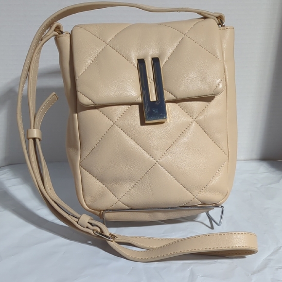 Handbags - Chic Tan Quilted Crossbody Bag